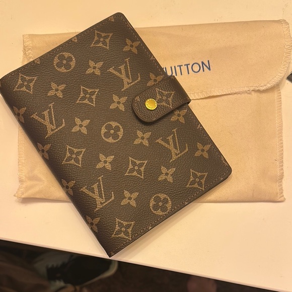 Louis Vuitton Brown and Tan Wallet with Iconic Monogram Pattern - Picture 3 of 13